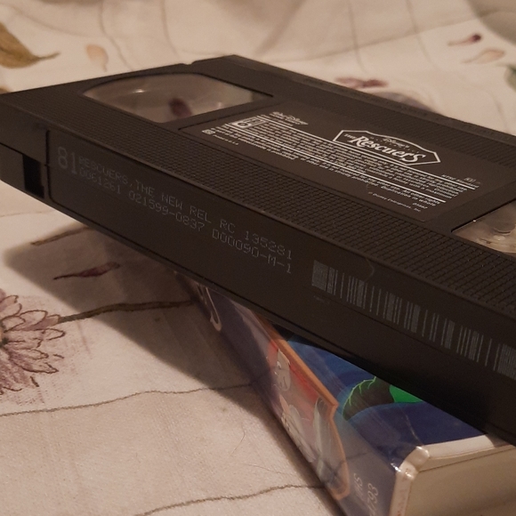 The Rescuers VHS tape - Picture 5 of 7